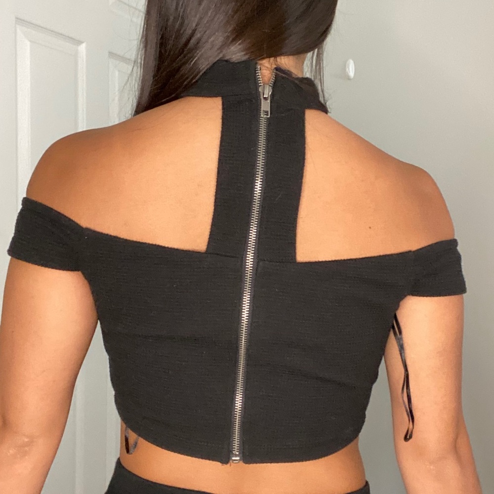 LF Off The Shoulder Crop Top with Choker - Picture 4 of 7